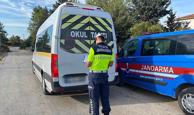 Öğrencilerin güvenli yolculuğu için jandarma gece gündüz yollarda