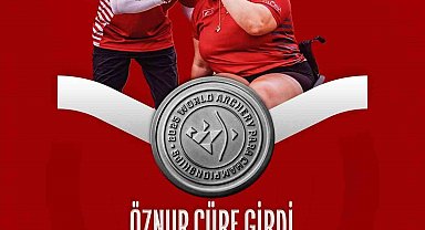 Okçulukta Makaralı Yay Karışık Takımı'ndan gümüş madalya