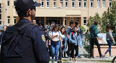 Okul önlerinde polis denetimleri başladı