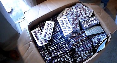 Okul önünde uyuşturucu satarken yakalandı