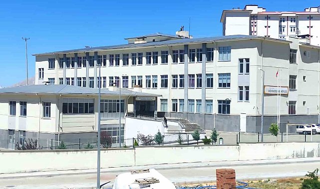 Okulda hem elektrik hem de sular yok