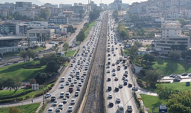Okullar açıldı, Bursa trafiğinde yoğunluk yaşandı