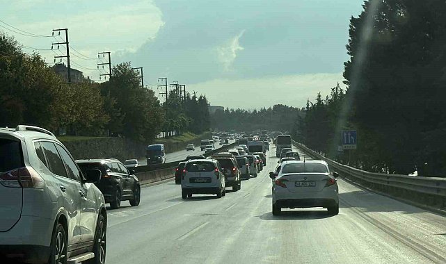 Okullar açıldı trafik yine felç oldu