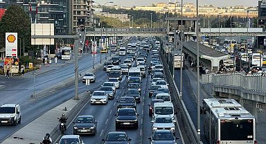 Okullarda uyum haftası başladı, İstanbul'da trafik yoğunluğu oluştu