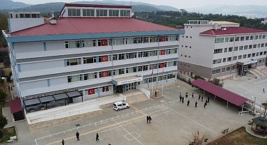 Okullarını el ele vererek yenilediler