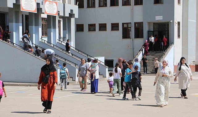 Okulun ağır hasarlı olduğu ortaya çıktı, eğitimin başlamasına 2 gün kala öğrenciler başka okula nakledildi