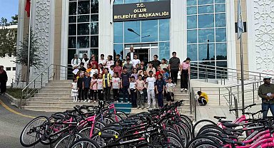Olur Belediyesi 125 çocuğa bisiklet hediye etti