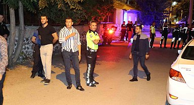 Önce komşusunu sonra annesi ile kardeşini ardından kendini vuran genç hayatını kaybetti