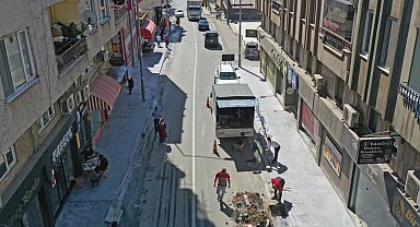 Ordu Ünye Saray Caddesi'nde kaldırımlar yenileniyor
