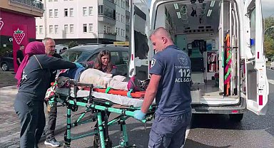 Ordu'da kaldırımda bekleyen yaşlı kadına hafif ticari araç çarptı