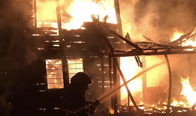 Ordu'da yangın korkuttu: 2 katlı ev kullanılamaz hale geldi