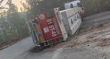 Orman yangınına müdahaleden dönen su tankeri devrildi