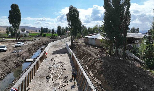 Oruçbeyli köyünde 2. kısım taşkın kontrol inşaatında çalışmalar sürüyor