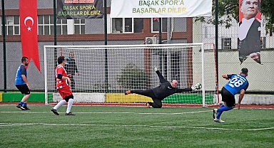 Osmangazi'de geleneksel halı saha turnuvası başladı