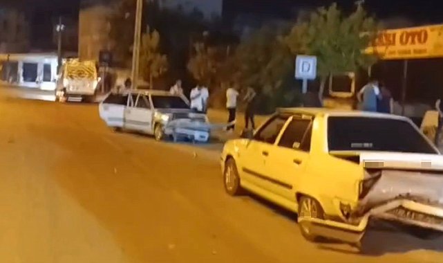 Osmaniye'de 4 otomobilin karıştığı zincirleme kaza kamerada