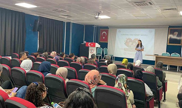 Osmaniye'de öğretmenlere koruyucu ailelik sistemi anlatıldı