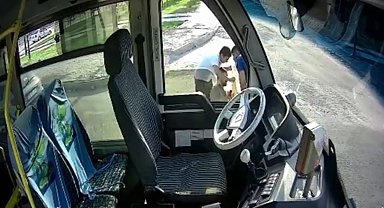 Otobüs şoförüne bıçaklı saldırı kamerada