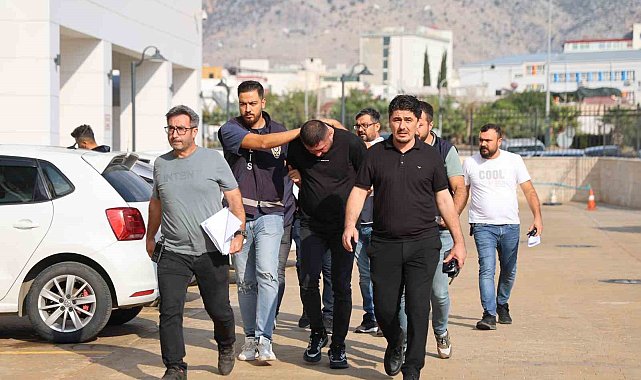 Otomatik silahla galeriye saldıran şüpheliler tutuklandı