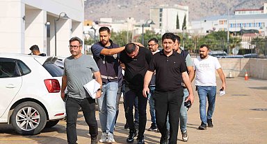 Otomatik silahla galeriye saldıran şüpheliler tutuklandı