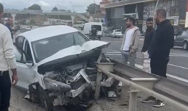 Otomobil bariyerlere saplandı, facianın eşiğinden dönüldü