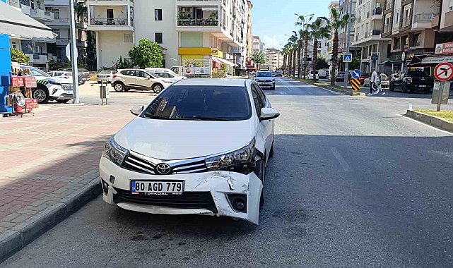 Otomobil ile çarpışan motosikletli yaralandı