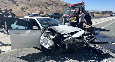 Otomobil ile traktör çarpıştı: 4 yaralı