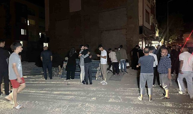 Otomobil inşaat temeline düştü: 1'i ağır 4 yaralı