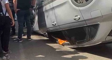 Otomobil takla attı ehliyetsiz sürücü olay yerinden kaçtı