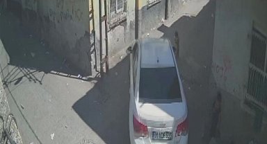 Otomobilin çarptığı 2 yaşındaki Cumali hayatını kaybetti: Kaza anı kamerada