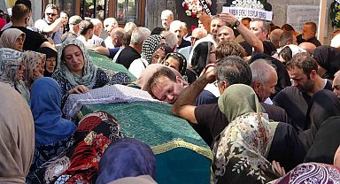 Otomobilin Kızılırmak'a uçtuğu kazada ölen anne ile çocuğuna gözyaşı