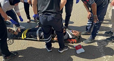 Otomobille çarpışan motosikletin sürücüsü yaralandı