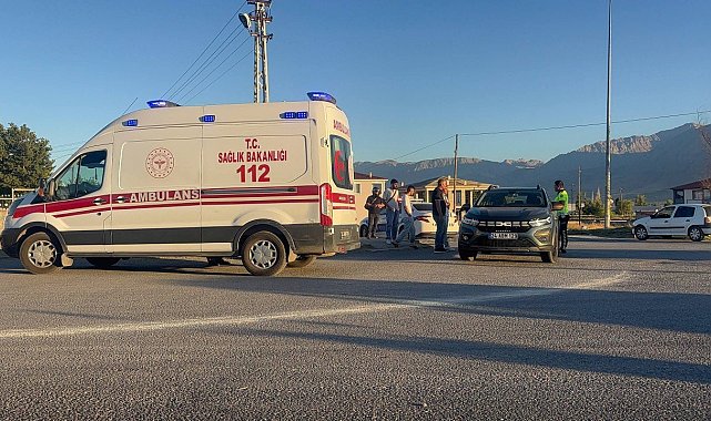 Otomobille çarpışan motosikletin sürücüsü yaralandı