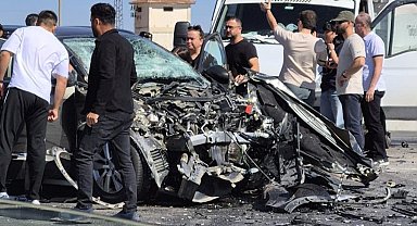 Otomobille kamyonet çarpıştı: 1'i ağır 5 yaralı