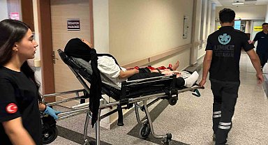 Otomobille motosiklet çarpıştı: 2 yaralı