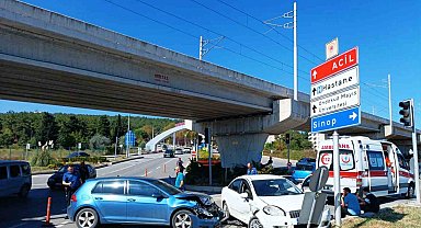 Otomobiller çarpıştı: 4 yaralı