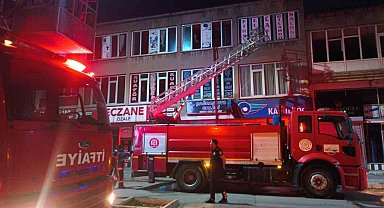 Özalp'ta pasajda yangını