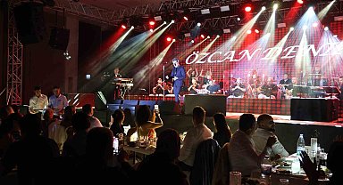 Özcan Deniz Kapadokya'da sahne aldı