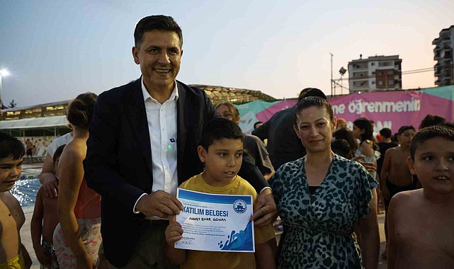 Özel bireyler havuzda engellerini aştı, 500 çocuk yüzme öğrendi