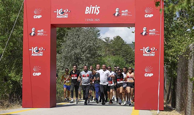 Özgür Özel, CHP 102'nci Yıl Koşusu'na katıldı