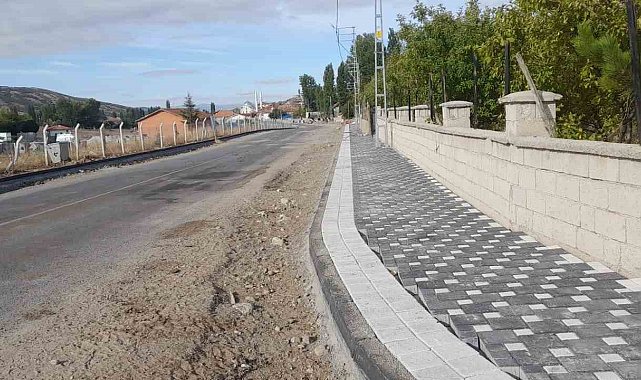 Özükavak Belediyesi'nden Şeyhyakup Caddesi'nde kaldırım düzenlemesi