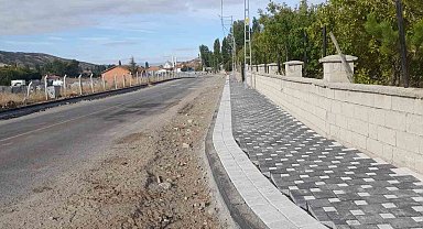 Özükavak Belediyesi'nden Şeyhyakup Caddesi'nde kaldırım düzenlemesi