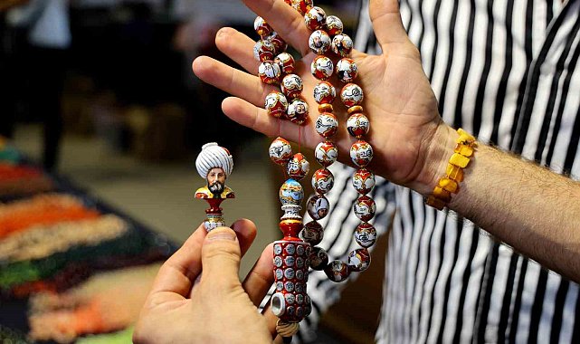 Padişah portreli tespihler görücüye çıktı