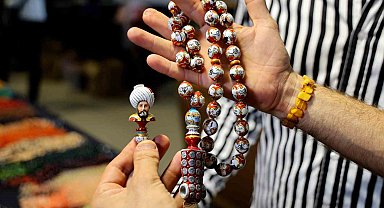 Padişah portreli tespihler görücüye çıktı