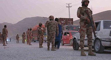 Pakistan'da çatışma: 12 asker hayatını kaybetti, 13 terörist öldürüldü