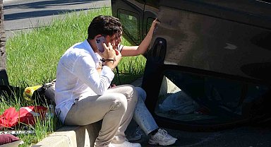 Palmiyeye çarpan araç takla attı: 2 yaralı