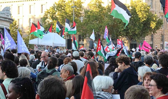 Paris'te binlerce kişi İsrail'in Gazze'ye saldırılarını protesto etti: "Katil Netanyahu, Filistin Filistinlilerindir"