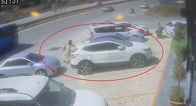 Park halinde hareket eden aracı tek eliyle durduran kadın faciayı önledi