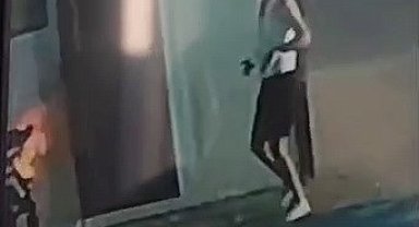 Park halindeki motosiklet alev aldı