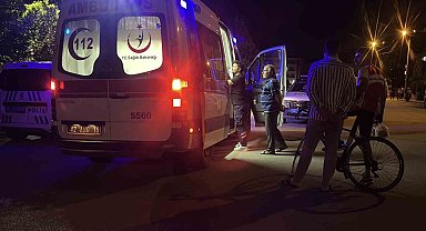 Parkta üvey babasını bıçakladı