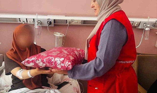 Patnos Kızılay'dan annelere ve yeni doğanlara "Sevgi Bohçası" hediyesi